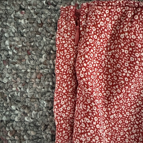 Abercrombie & Fitch Red Floral Skater Skort Size Medium womens - Picture 7 of 10